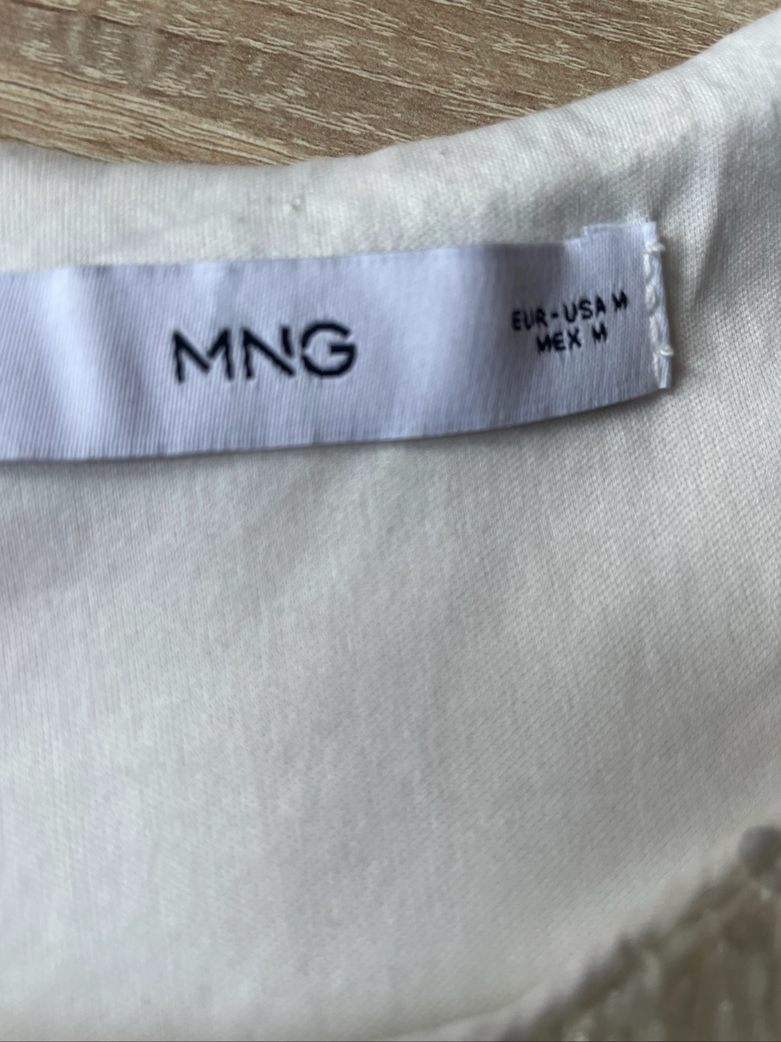 White sequined shirt women’s size M – photo 4